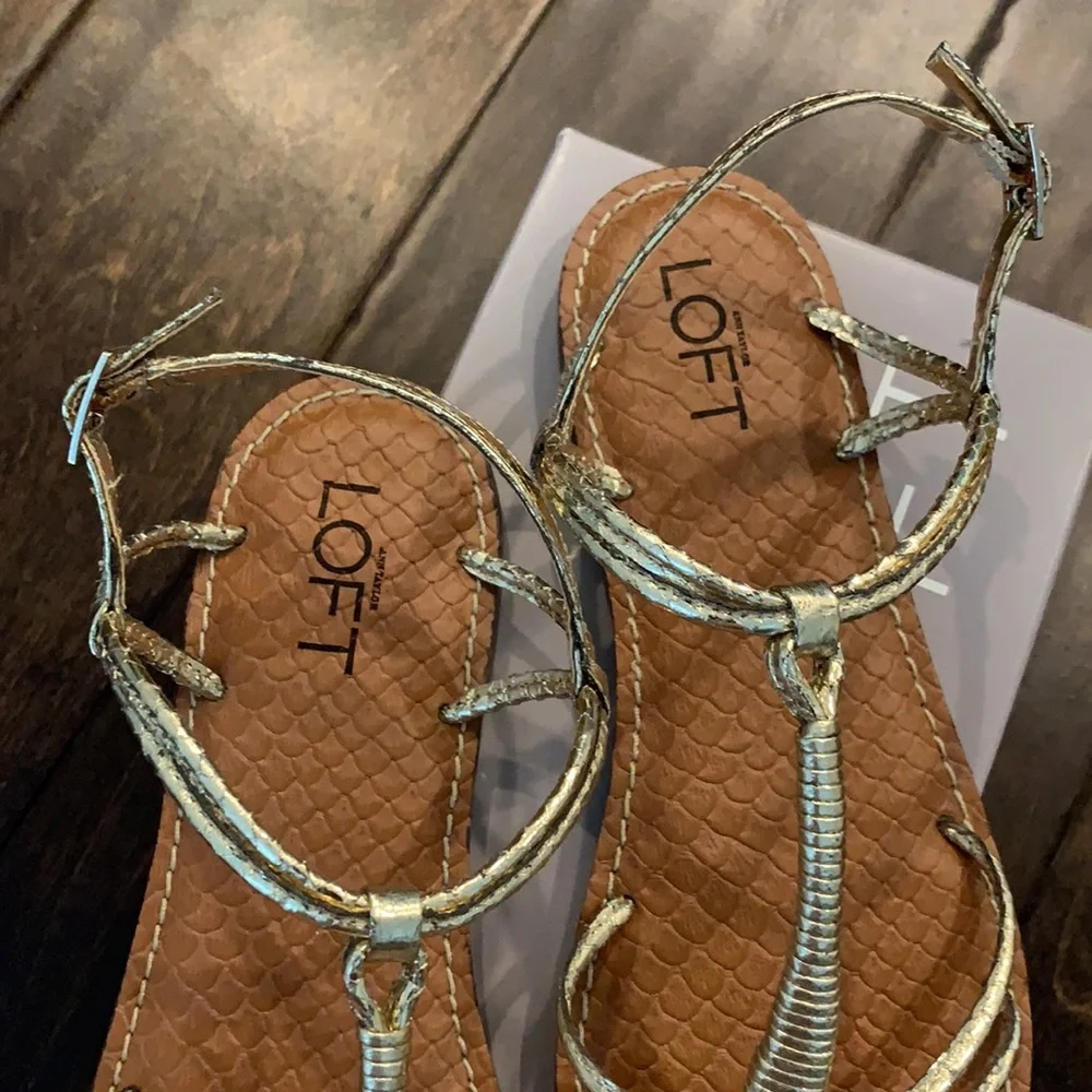 NIB LOFT Gold Snakeskin Print T-Strap Sandals Size 7